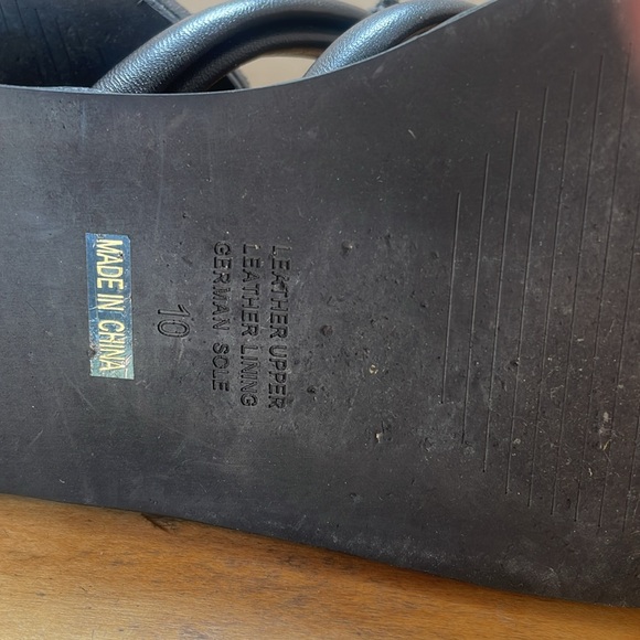 Intentionally Blank Black Leather Sandals - Picture 4 of 5